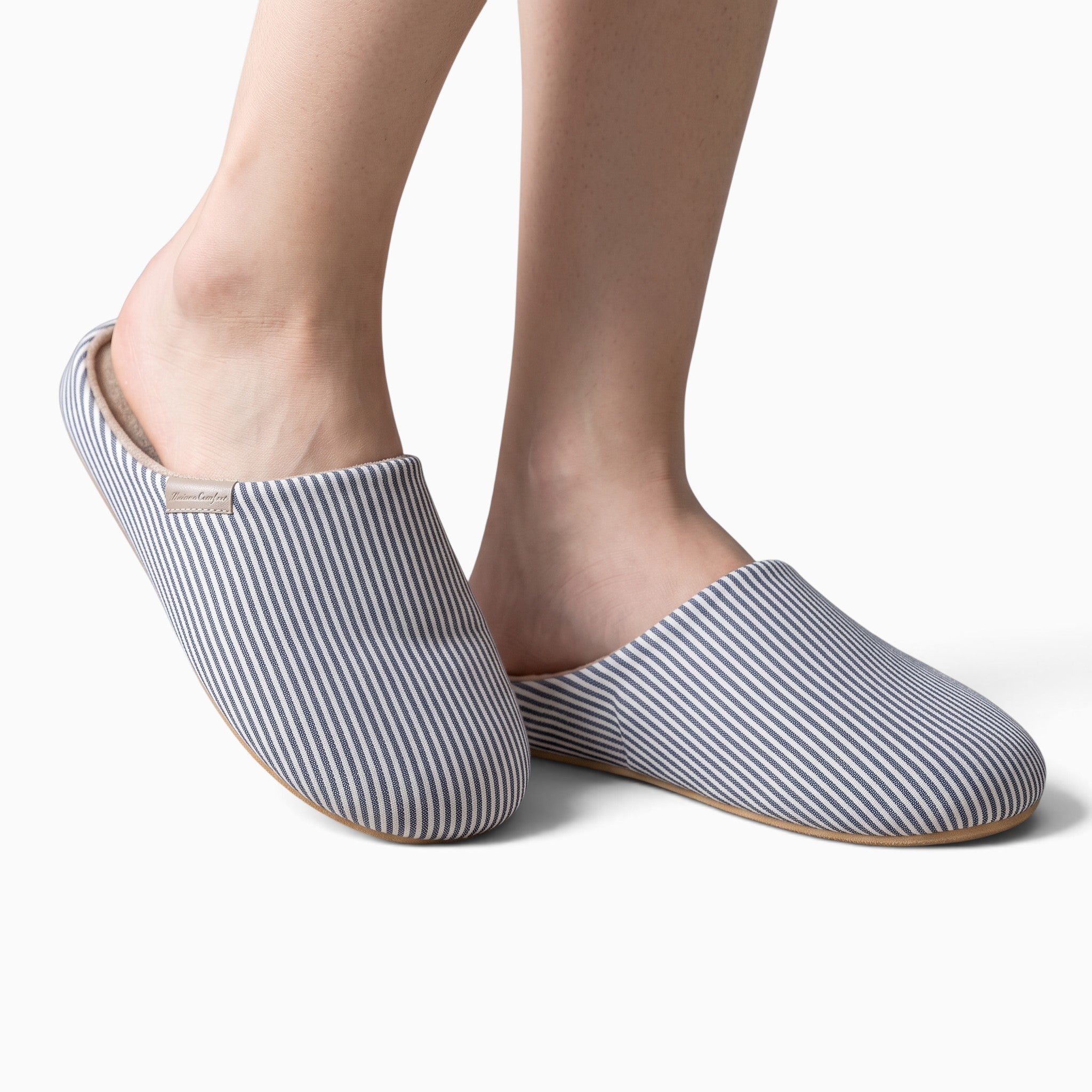Chausson pantoufle à rayures UnPeignoir en tissu souple bleu et blanc pour un confort intérieur léger