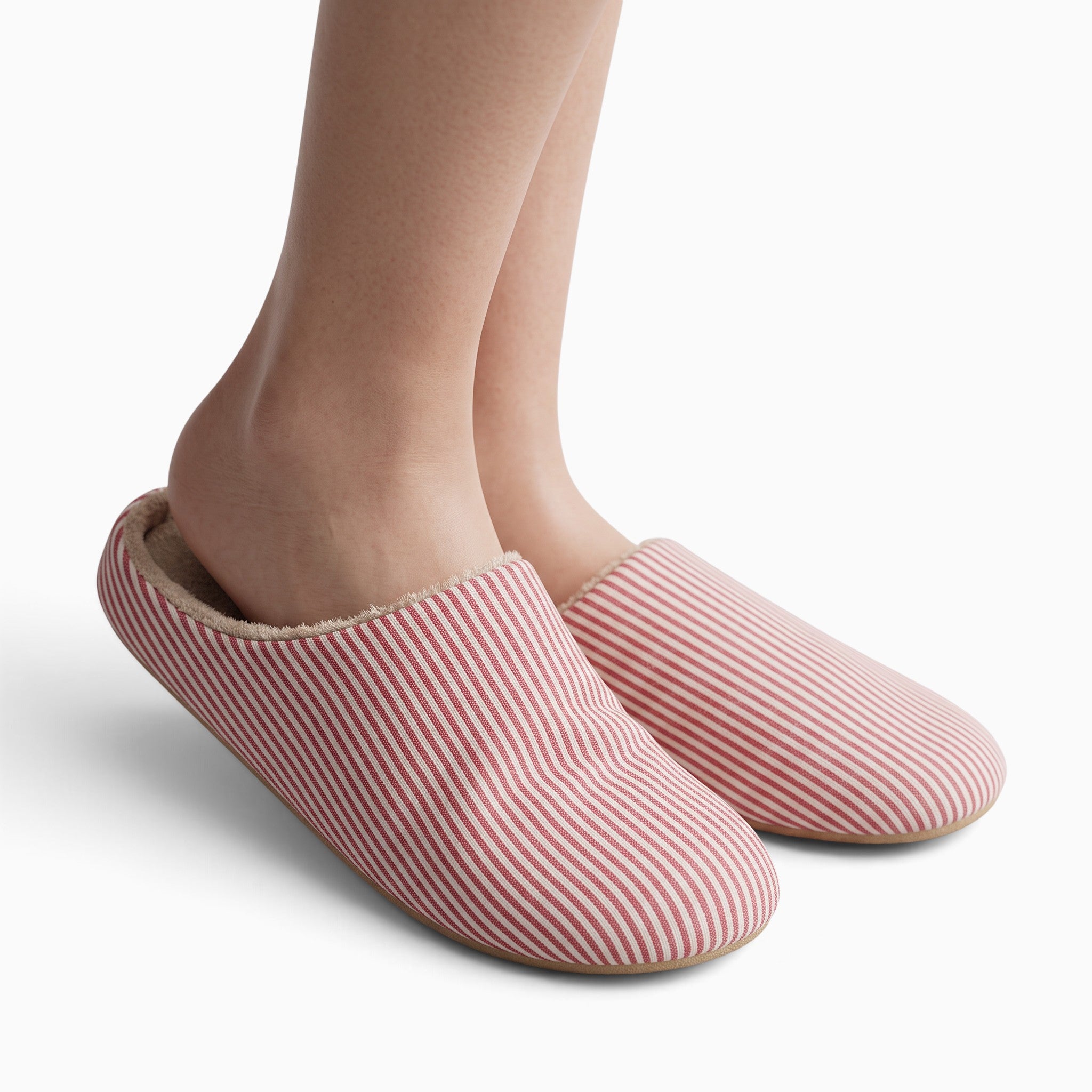 Chausson pantoufle à rayures rouges et blanches UnPeignoir en tissu souple pour un confort intérieur optimal