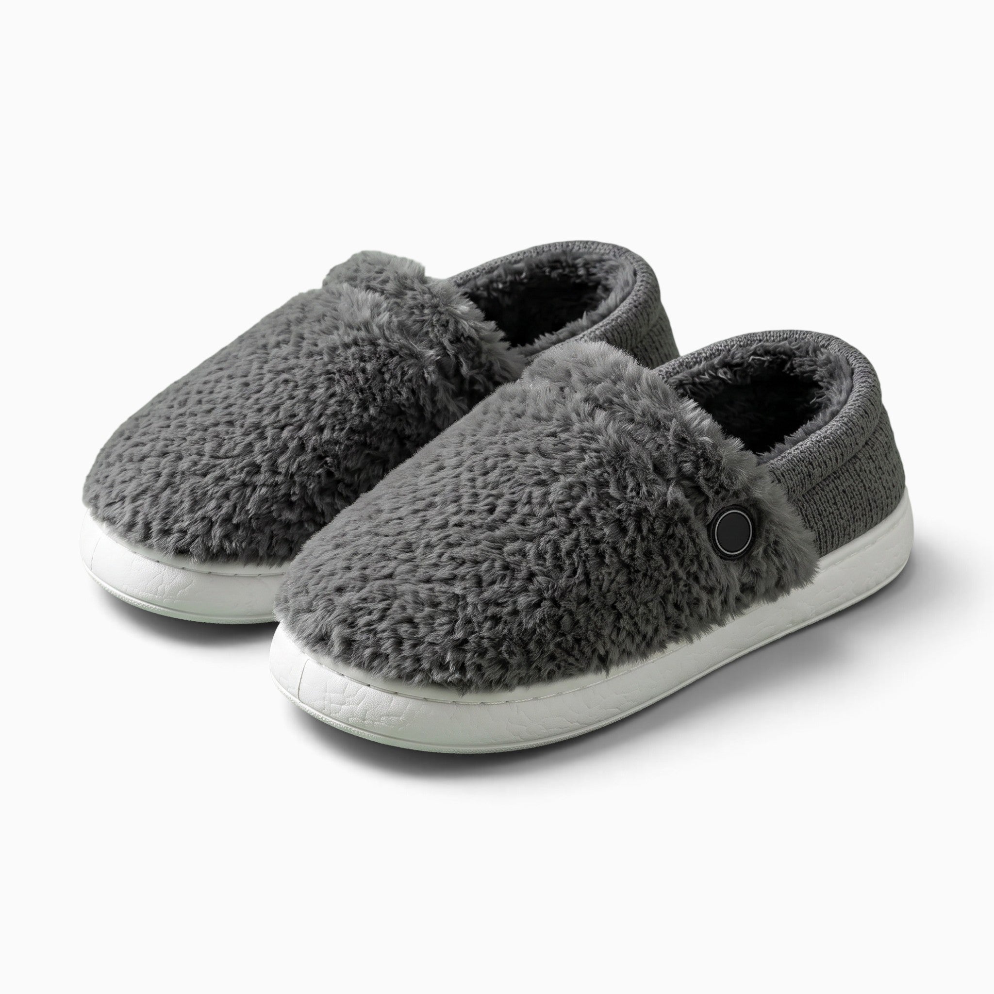 Pantoufles chaussons chauffants UnPeignoir gris en matière pelucheuse douce avec semelle antidérapante et port USB