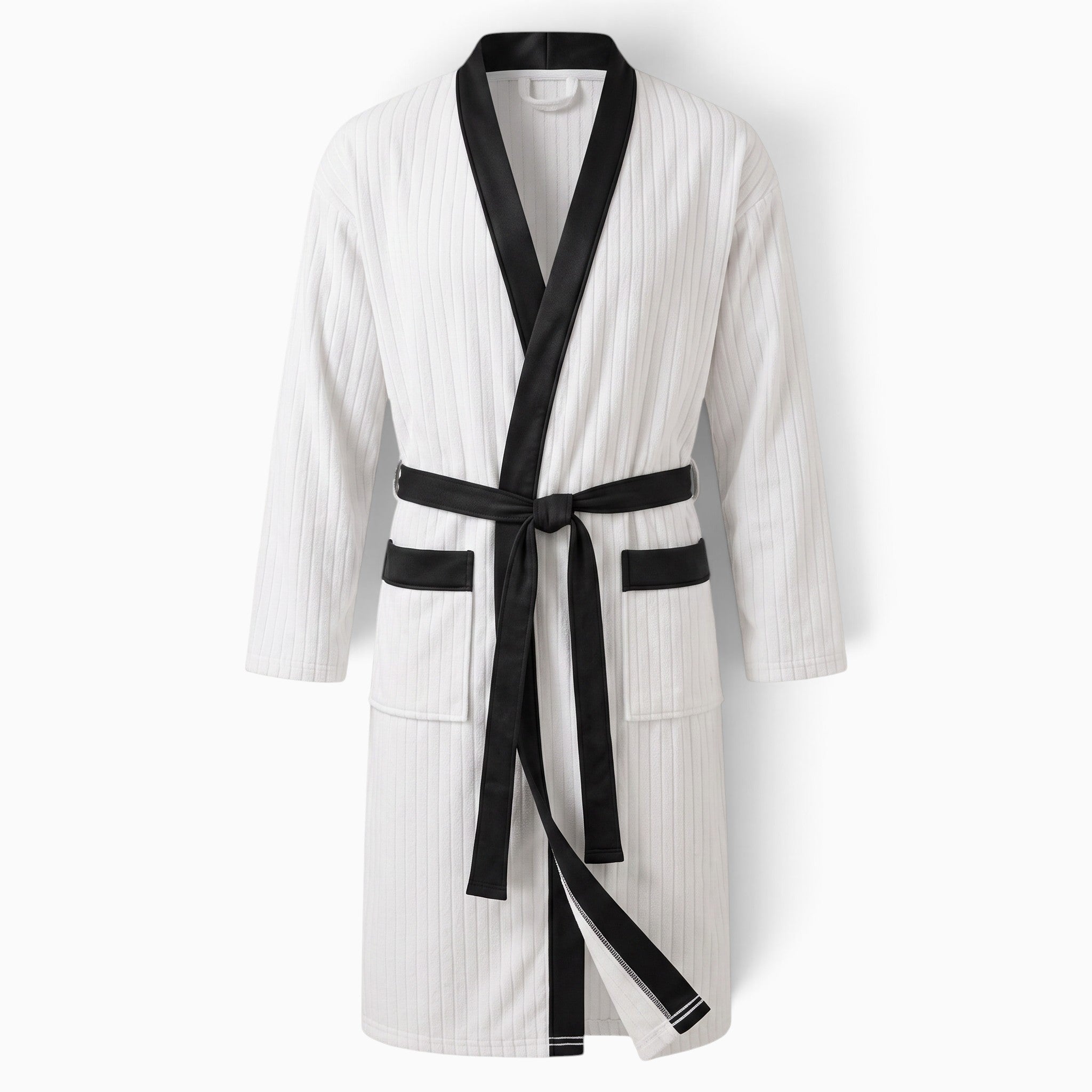 Peignoir homme UnPeignoir blanc en polaire avec col châle noir et ceinture assortie pour une allure élégante