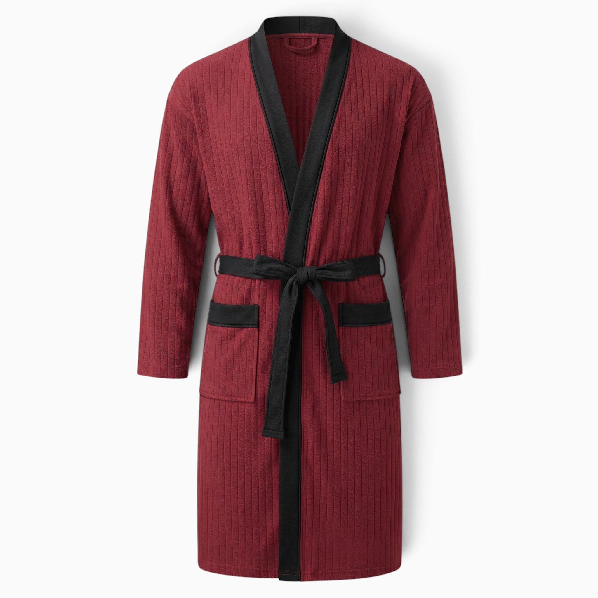 Peignoir homme polaire UnPeignoir rouge bordeaux avec col châle noir, ceinture à nouer et poches contrastées.