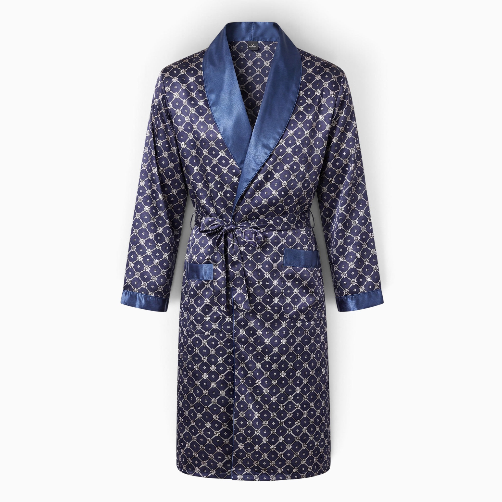 Peignoir UnPeignoir pour homme en satin bleu marine avec motifs géométriques, col châle et ceinture assortie.