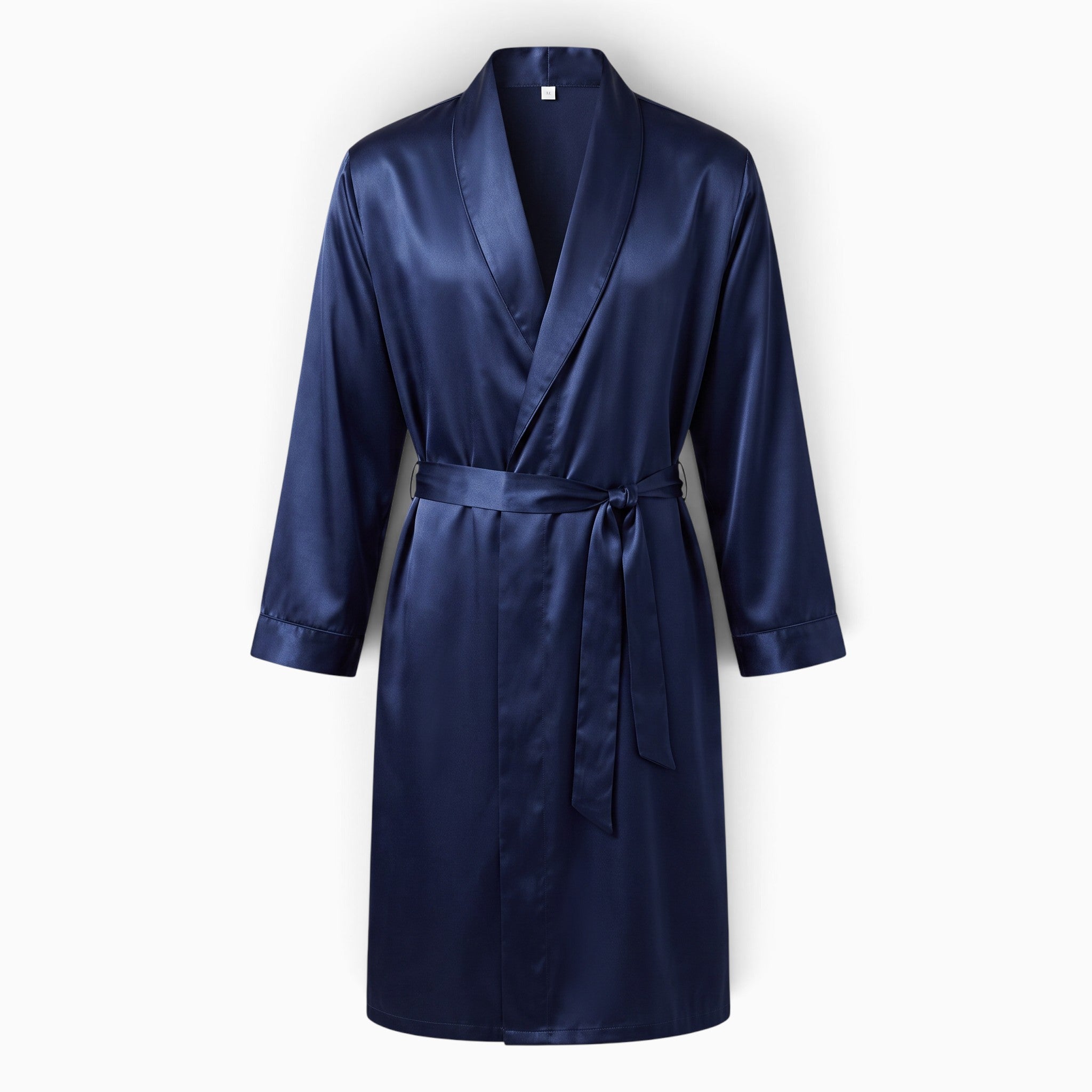 Peignoir UnPeignoir long pour homme en satin bleu marine avec ceinture à nouer et col châle élégant
