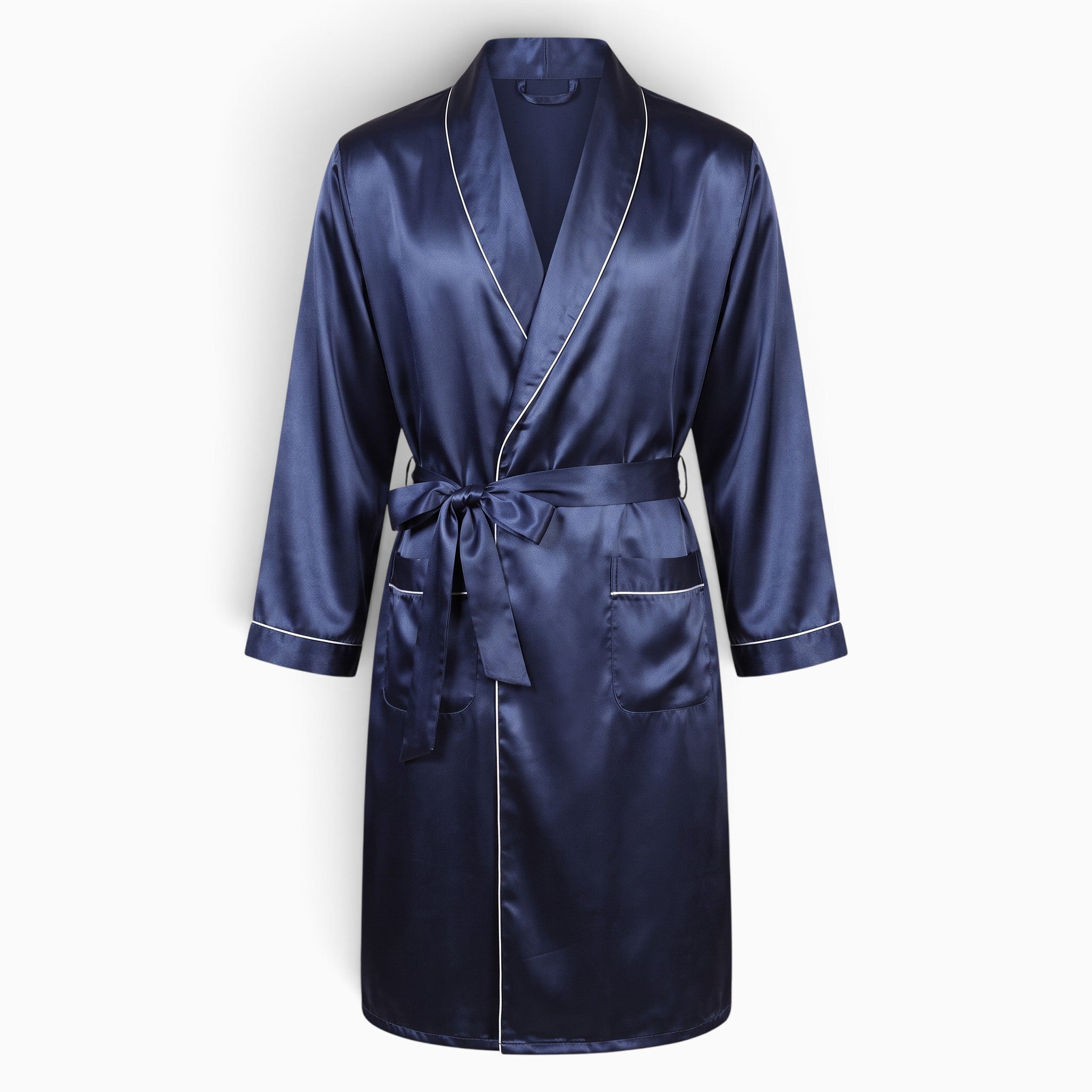 Peignoir homme UnPeignoir en satin bleu marine avec liseré blanc contrastant, coupe élégante et ceinture à nouer.
